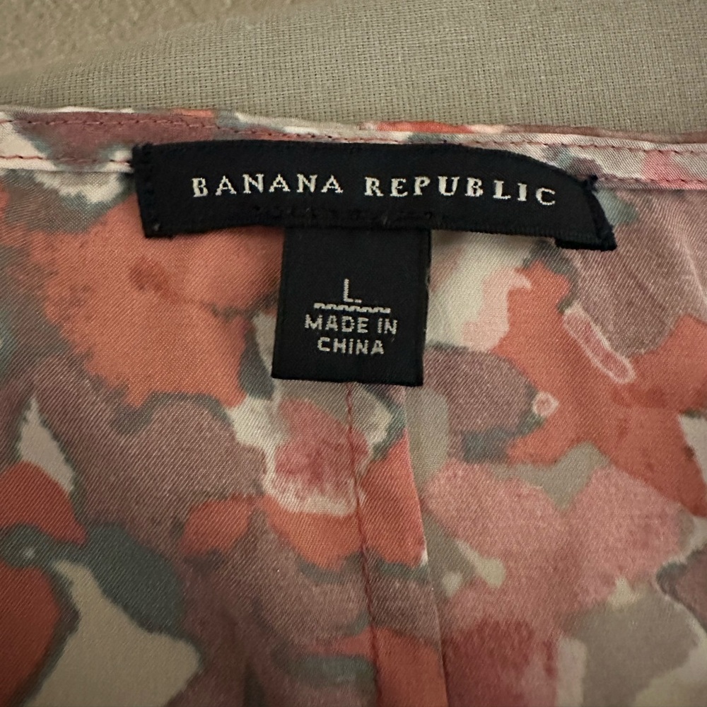 Banana Republic Pink Print Blouse Size: Large - Picture 5 of 6